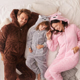 Vaaleanpunainen nalle-onesie miehille
