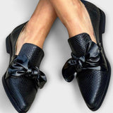 Claudia | Loaferit nappidetaililla